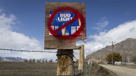 coors light trans|Bud Light trans controversy comes amid shifting US。